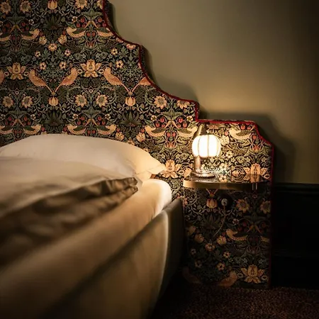 Vis-a-vis - Self Check-in *